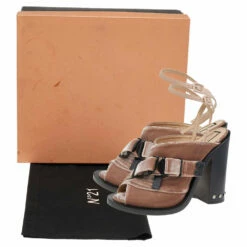 N21 Pink Velvet Crystal Embellished Heel Ankle Strappy Sandals Size 41 Women 9 N21 Pink Velvet Crystal Embellished Heel Ankle Strappy Sandals Size 41 Women -N21shop luxury women n21 new shoes p496567 002