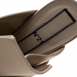 N21 N°21 Blush Pink Satin Ronny Pleated Crystal Embellished Mules Size 41 Women Sandals 8 N21 N°21 Blush Pink Satin Ronny Pleated Crystal Embellished Mules Size 41 Women Sandals -N21shop luxury women n21 used shoes p144506 007