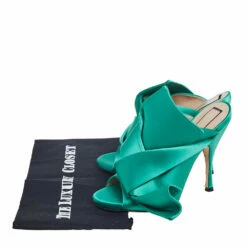 N21 Nº21 Emerald Green Satin Raso Knot Peep-Toe Mules Size 38.5 Women Sandals 9 N21 Nº21 Emerald Green Satin Raso Knot Peep-Toe Mules Size 38.5 Women Sandals -N21shop luxury women n21 used shoes p586070 001