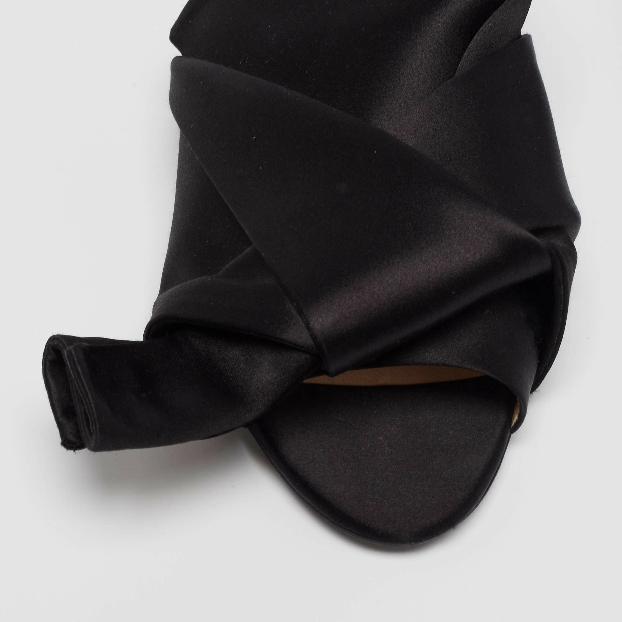 N21 Black Satin Knot Flat Mules Size 38 Women Flats N21 Black Satin Knot Flat Mules Size 38 Women Flats -N21shop luxury women n21 used shoes p643419 003