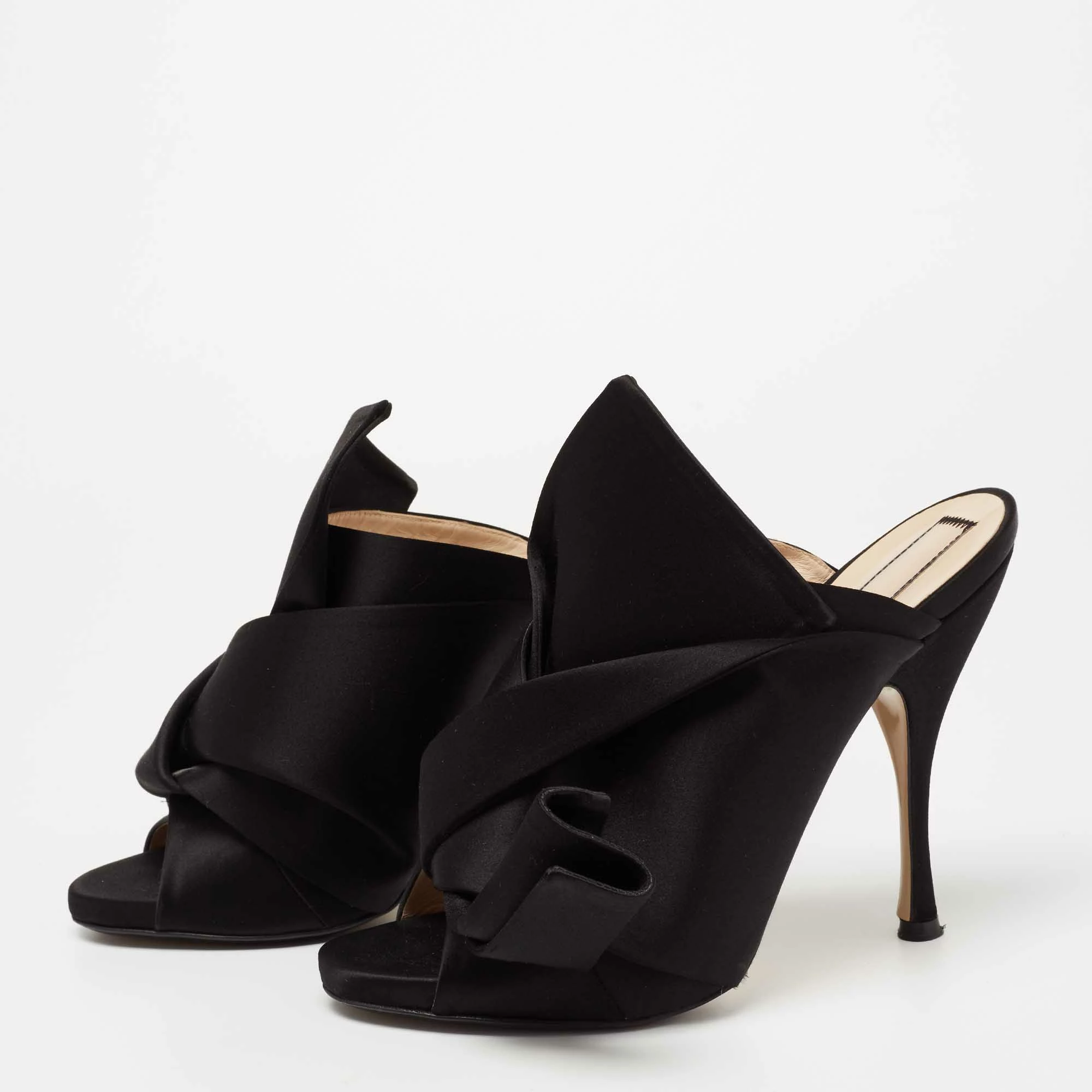 N21 N°21 Black Satin Ronny Pleated Mules Size 37 Women Sandals N21 N°21 Black Satin Ronny Pleated Mules Size 37 Women Sandals -N21shop luxury women n21 used shoes p649119 002