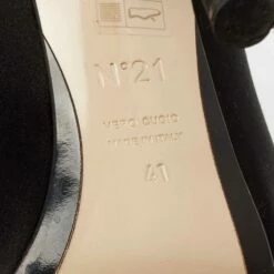 N21 N°21 Black Satin Ronny Pleated Mules Size 37 Women Sandals 8 N21 N°21 Black Satin Ronny Pleated Mules Size 37 Women Sandals -N21shop luxury women n21 used shoes p649119 009