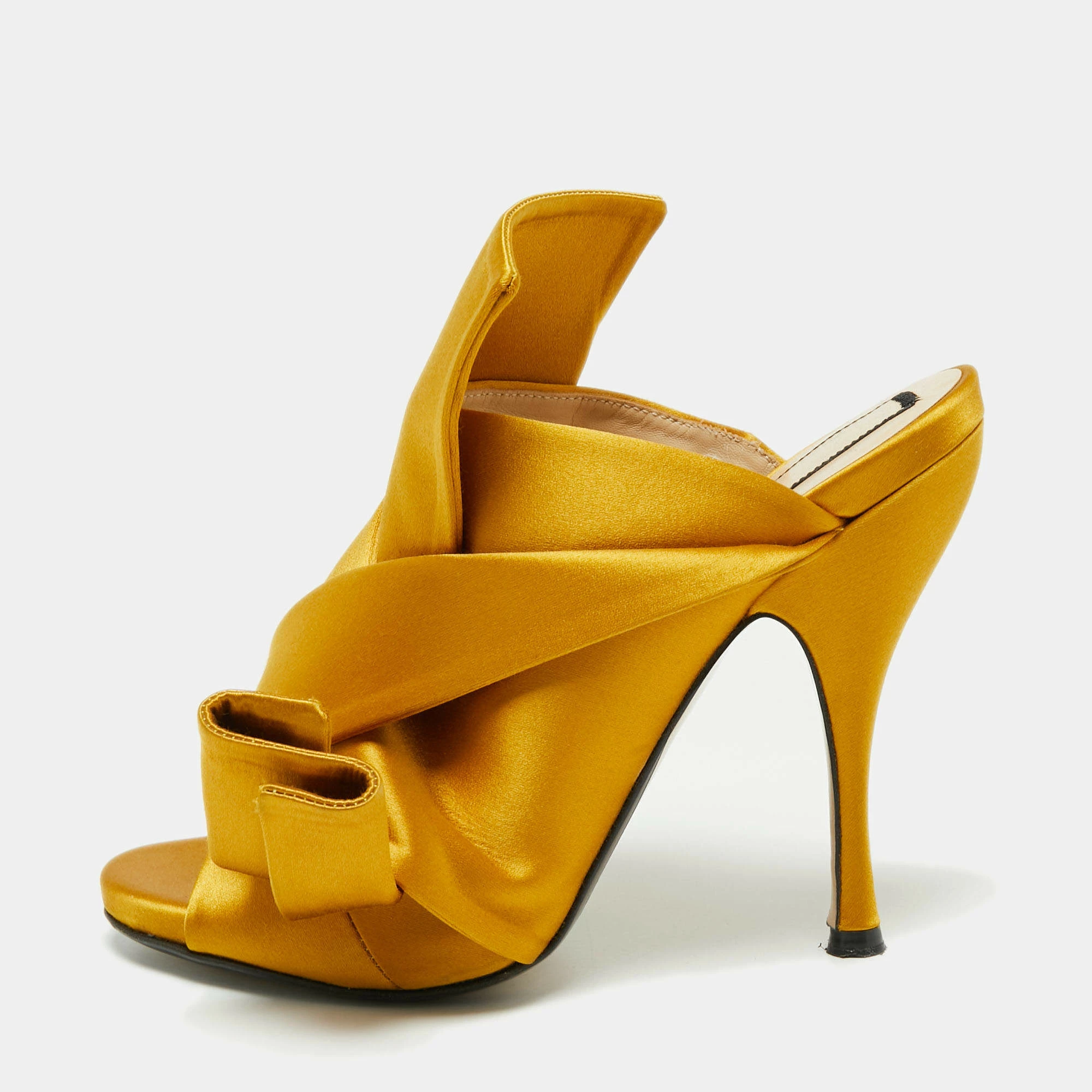 N21 N°21 Mustard Pleated Satin Ronny Mules Size 37 Women Sandals N21 N°21 Mustard Pleated Satin Ronny Mules Size 37 Women Sandals -N21shop luxury women n21 used shoes p670415 001