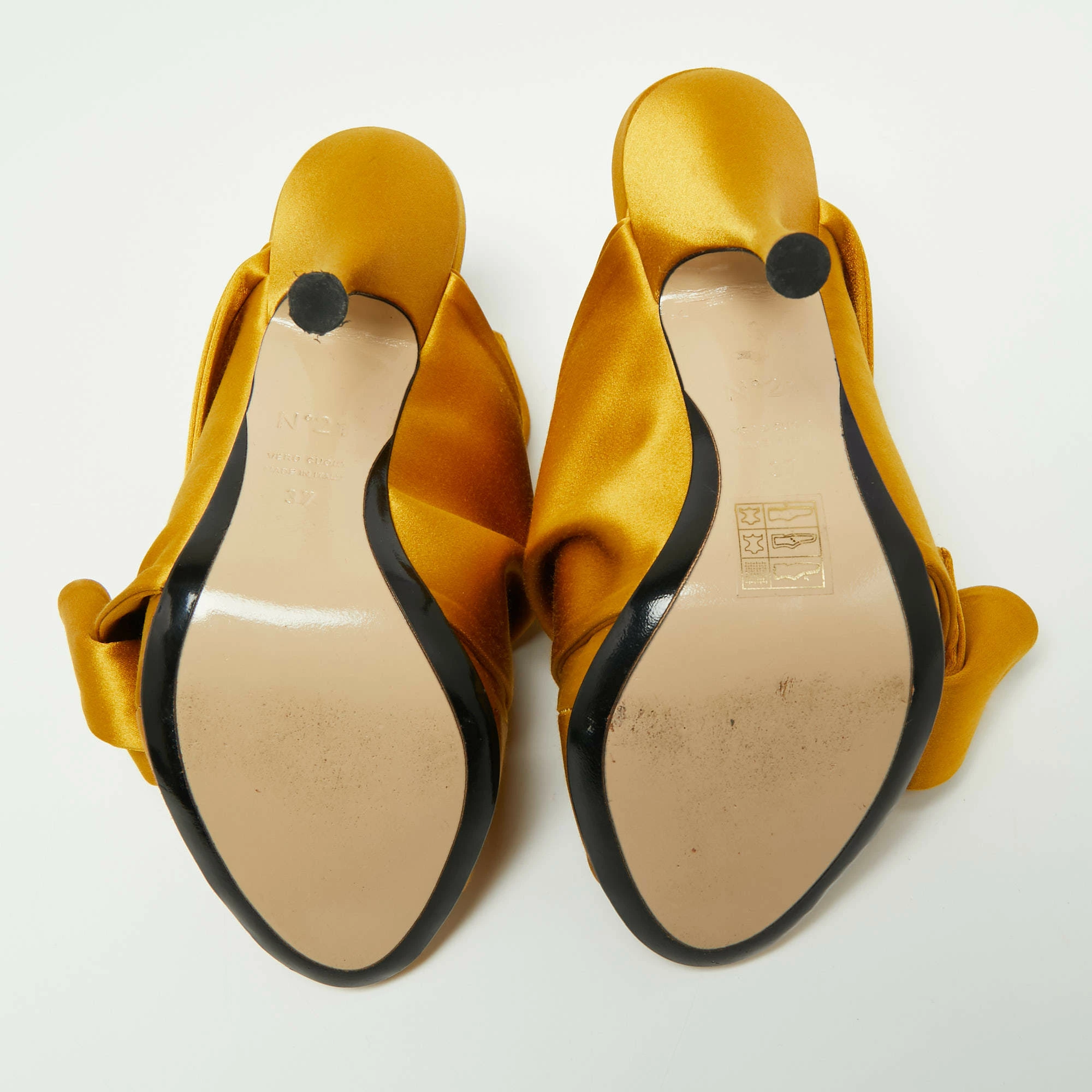 N21 N°21 Mustard Pleated Satin Ronny Mules Size 37 Women Sandals N21 N°21 Mustard Pleated Satin Ronny Mules Size 37 Women Sandals -N21shop luxury women n21 used shoes p670415 003