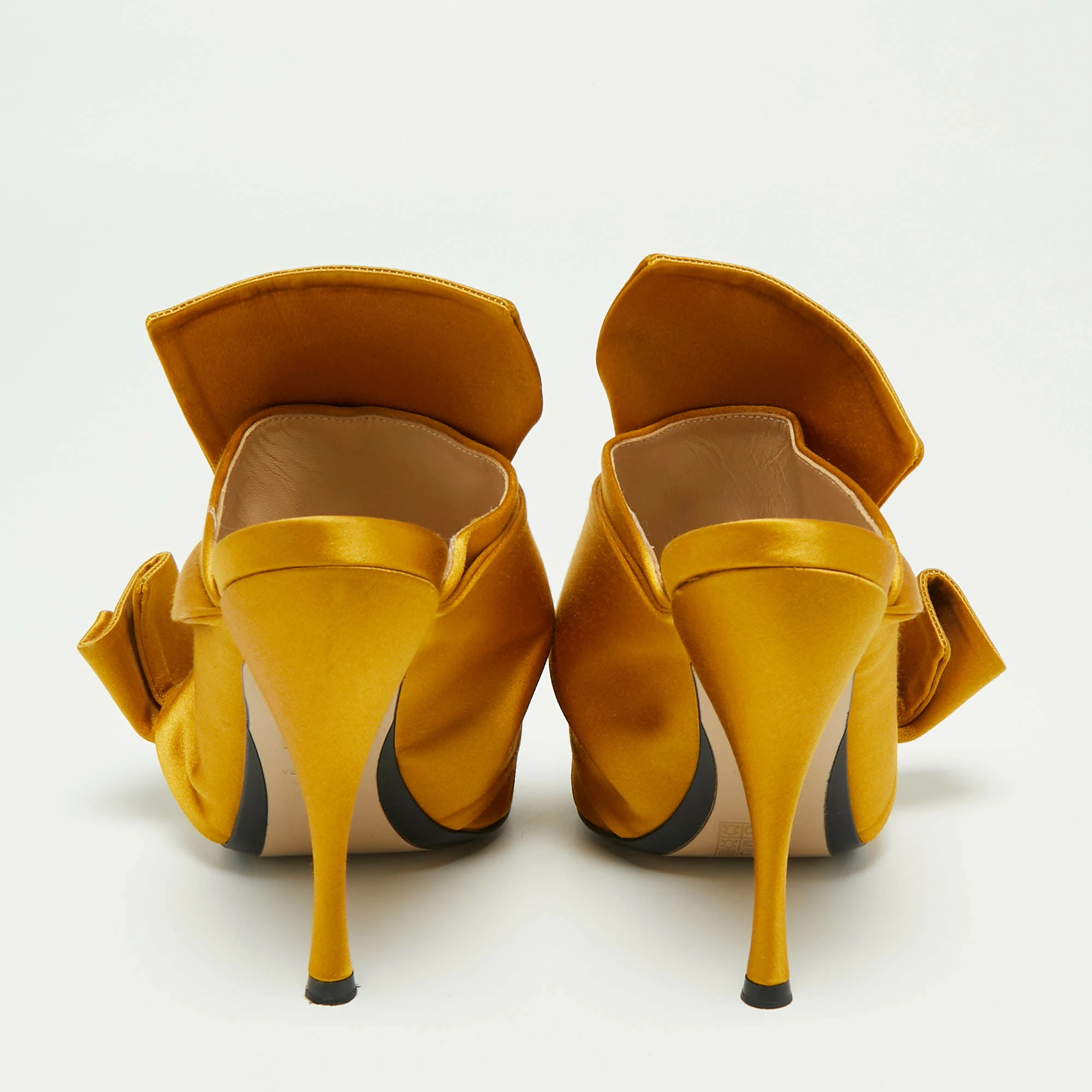 N21 N°21 Mustard Pleated Satin Ronny Mules Size 37 Women Sandals N21 N°21 Mustard Pleated Satin Ronny Mules Size 37 Women Sandals -N21shop luxury women n21 used shoes p670415 008