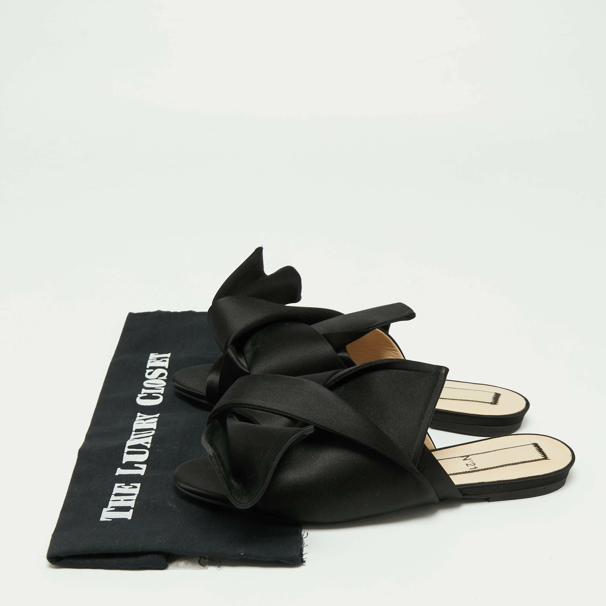 N21 Nº21 Black Satin Knot Flat Mules Size 40 Women Sandals N21 Nº21 Black Satin Knot Flat Mules Size 40 Women Sandals -N21shop luxury women n21 used shoes p673286 010
