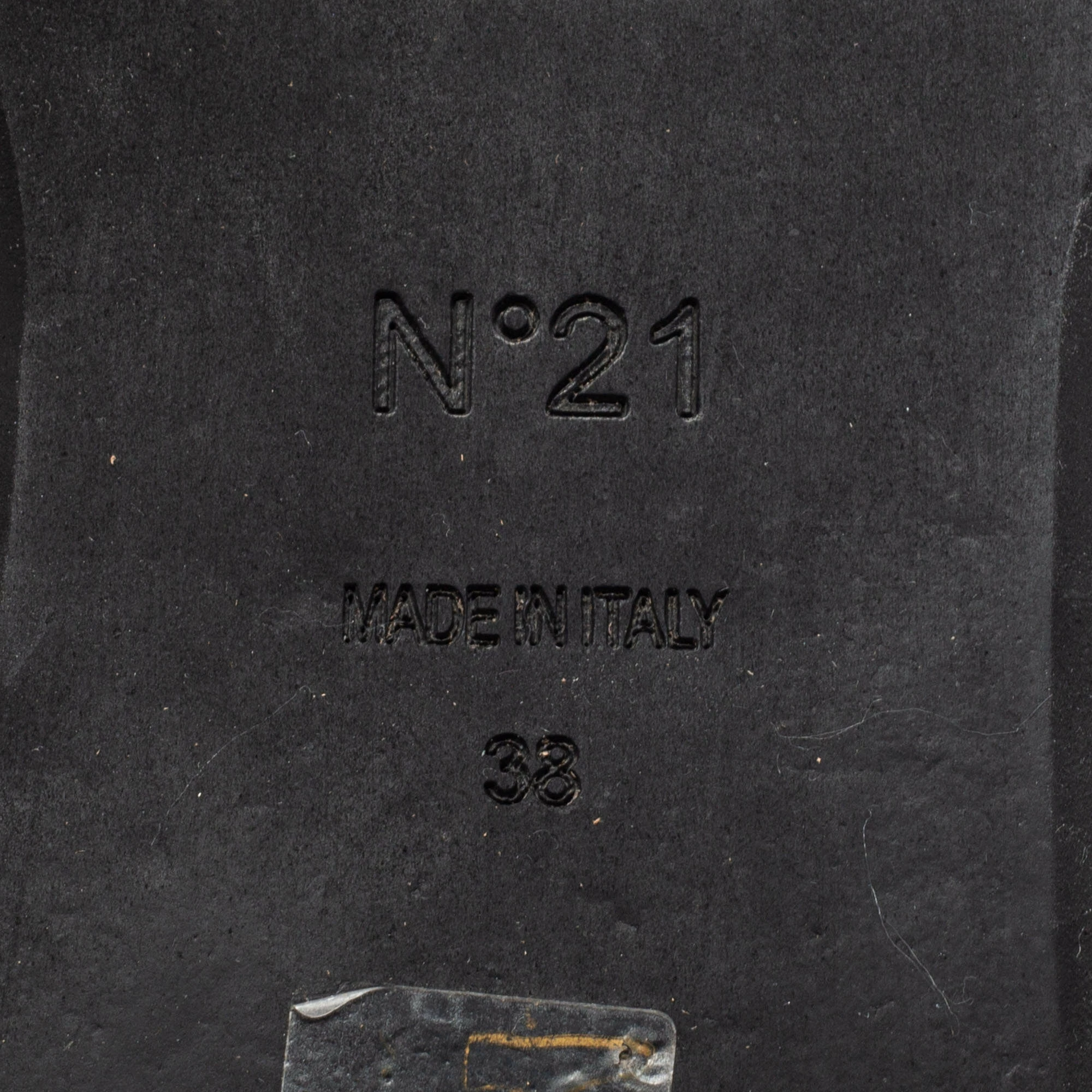 N21 N°21 Beige Patent Leather Knotted Flat Slides Size 38 Women Sandals N21 N°21 Beige Patent Leather Knotted Flat Slides Size 38 Women Sandals -N21shop luxury women n21 used shoes p678411 001