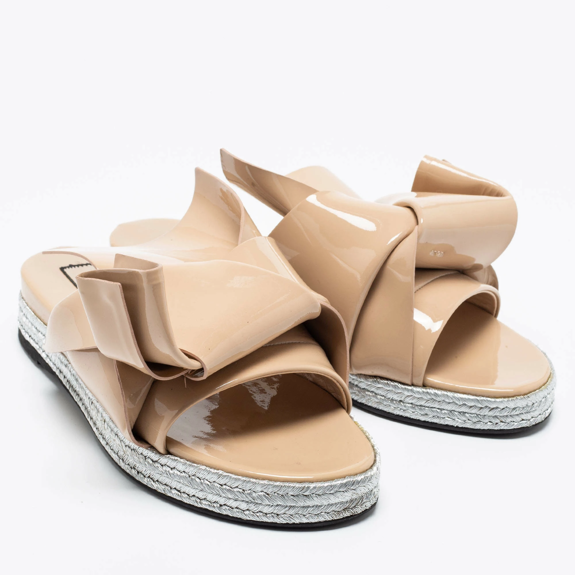 N21 N°21 Beige Patent Leather Knotted Flat Slides Size 38 Women Sandals N21 N°21 Beige Patent Leather Knotted Flat Slides Size 38 Women Sandals -N21shop luxury women n21 used shoes p678411 005