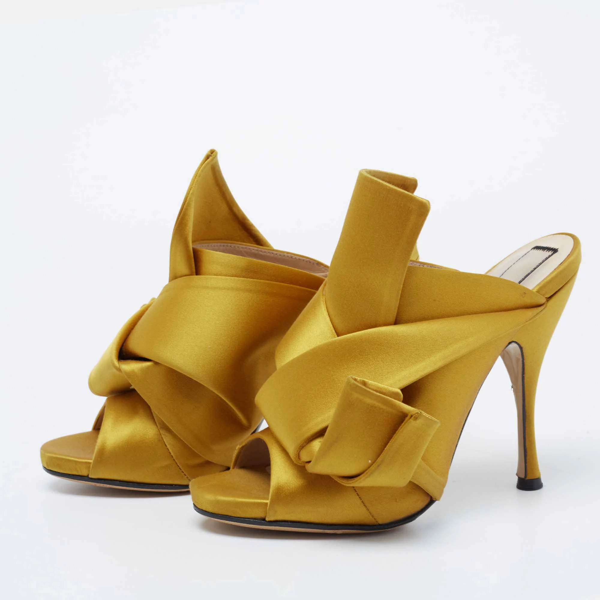 N21 N°21 Yellow Satin Ronny Pleated Slide Sandals Size 38 Women N21 N°21 Yellow Satin Ronny Pleated Slide Sandals Size 38 Women -N21shop luxury women n21 used shoes p681216 002