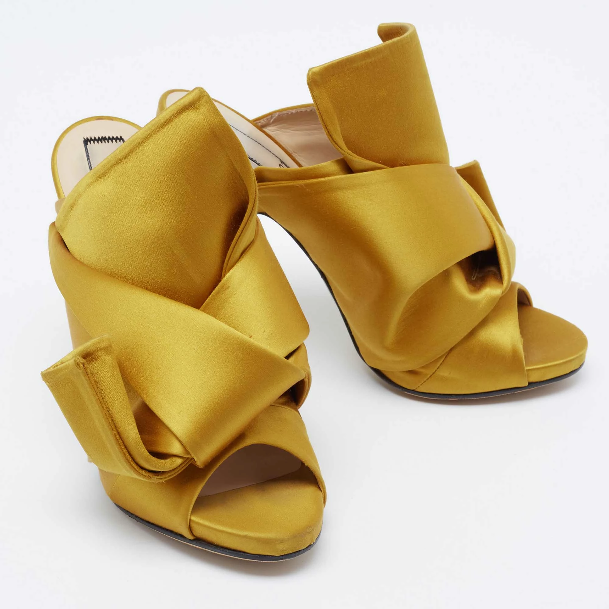 N21 N°21 Yellow Satin Ronny Pleated Slide Sandals Size 38 Women N21 N°21 Yellow Satin Ronny Pleated Slide Sandals Size 38 Women -N21shop luxury women n21 used shoes p681216 004