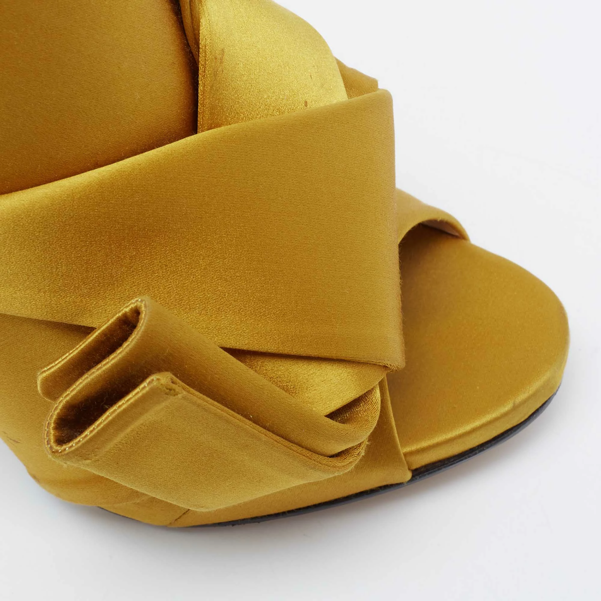 N21 N°21 Yellow Satin Ronny Pleated Slide Sandals Size 38 Women N21 N°21 Yellow Satin Ronny Pleated Slide Sandals Size 38 Women -N21shop luxury women n21 used shoes p681216 008