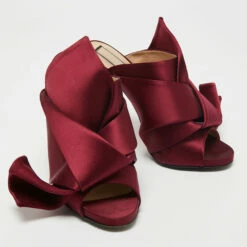 N21 N°21 Burgundy Satin Ronny Pleated Mules Sandals Size 39 Women 5 N21 N°21 Burgundy Satin Ronny Pleated Mules Sandals Size 39 Women -N21shop luxury women n21 used shoes p697974 001