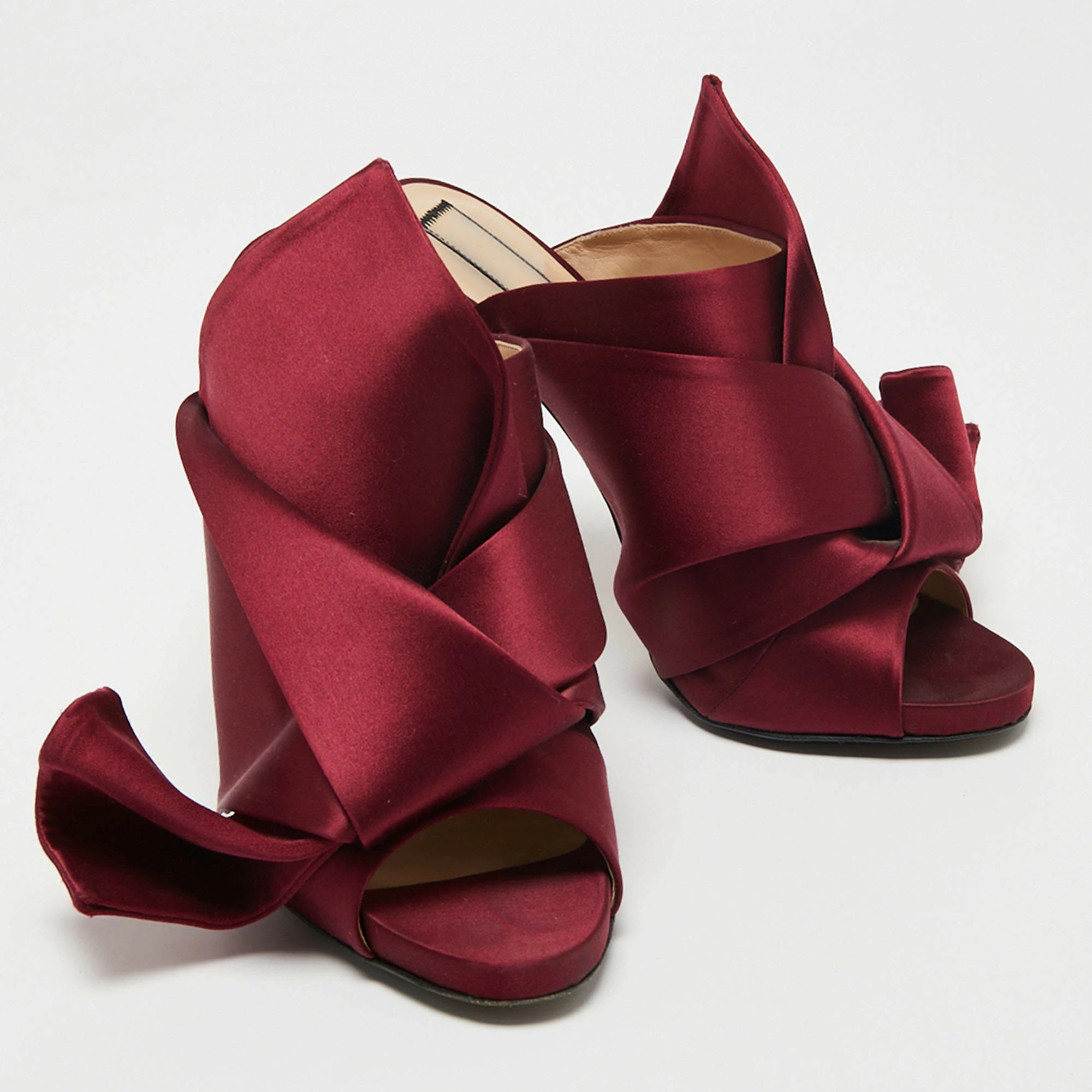 N21 N°21 Burgundy Satin Ronny Pleated Mules Sandals Size 39 Women N21 N°21 Burgundy Satin Ronny Pleated Mules Sandals Size 39 Women -N21shop luxury women n21 used shoes p697974 001