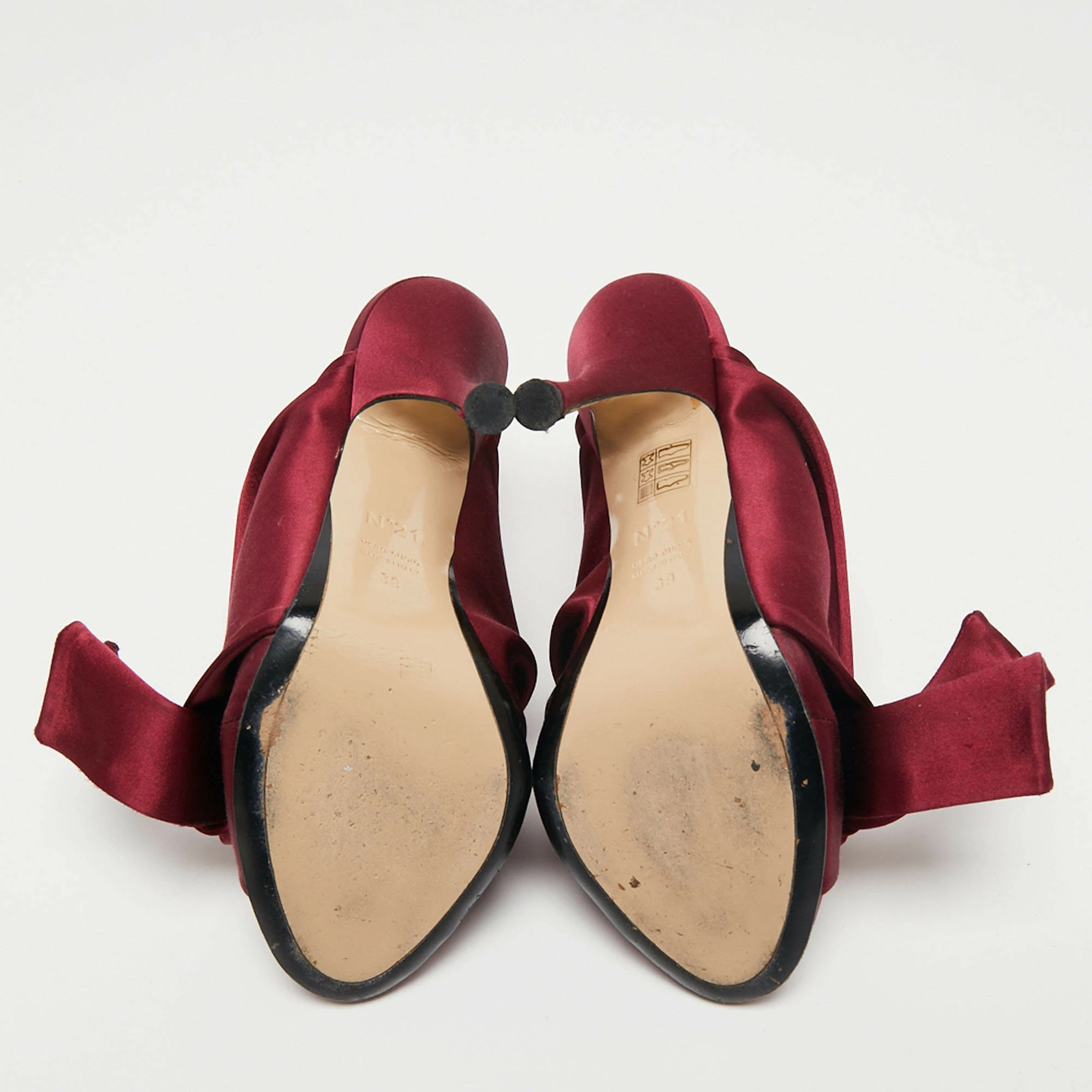 N21 N°21 Burgundy Satin Ronny Pleated Mules Sandals Size 39 Women N21 N°21 Burgundy Satin Ronny Pleated Mules Sandals Size 39 Women -N21shop luxury women n21 used shoes p697974 006