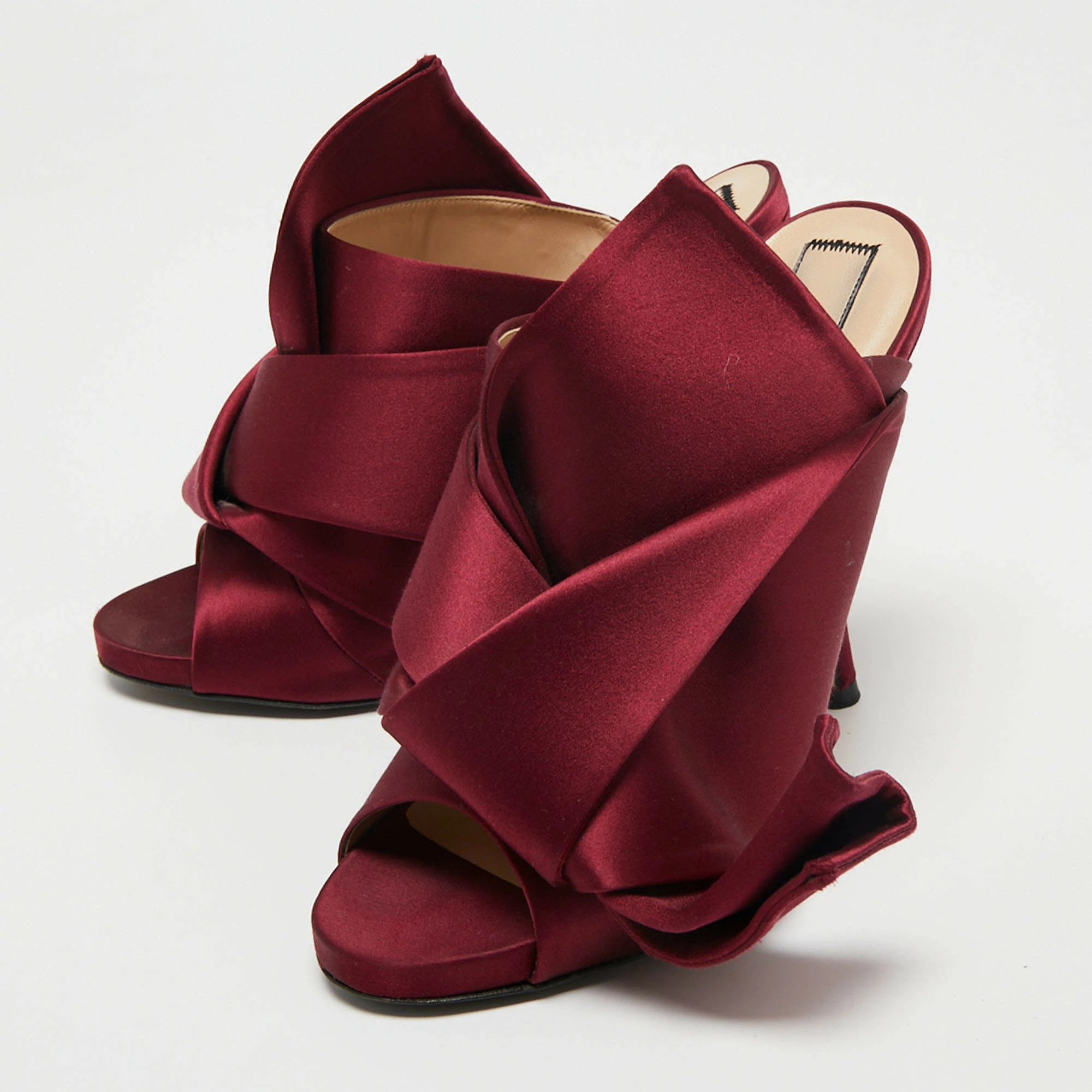 N21 N°21 Burgundy Satin Ronny Pleated Mules Sandals Size 39 Women N21 N°21 Burgundy Satin Ronny Pleated Mules Sandals Size 39 Women -N21shop luxury women n21 used shoes p697974 008