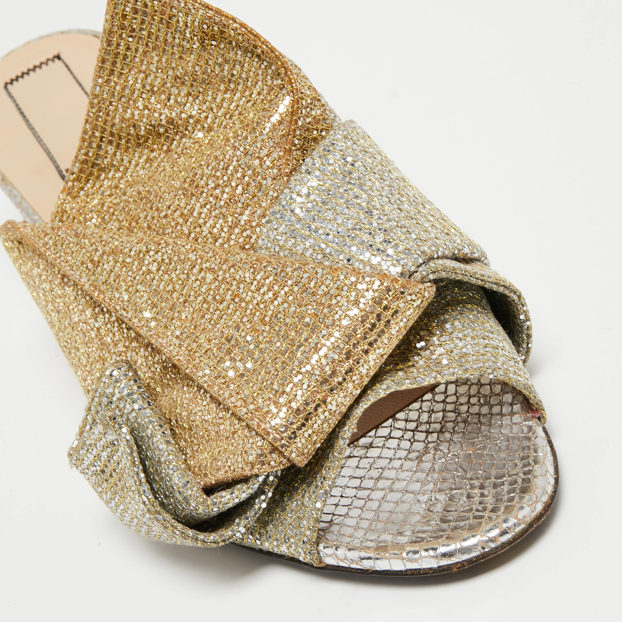 N21 Nº21 Metallic Silver/Gold Glitter Knot Open Toe Mules Size 38.5 Women Sandals N21 Nº21 Metallic Silver/Gold Glitter Knot Open Toe Mules Size 38.5 Women Sandals -N21shop luxury women n21 used shoes p705611 007