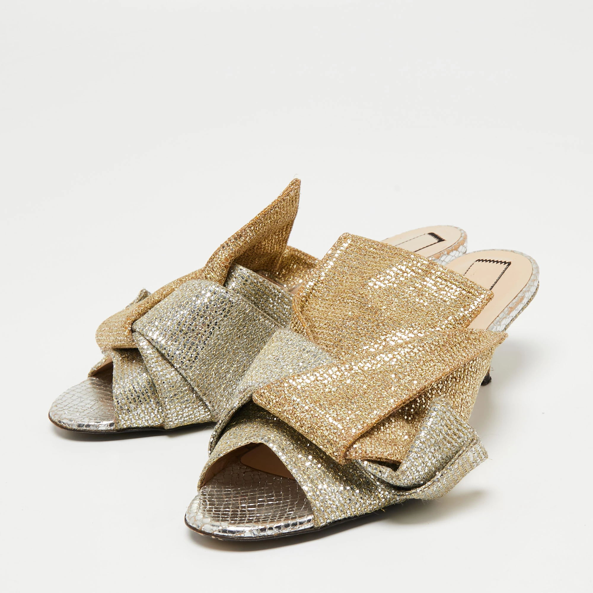 N21 Nº21 Metallic Silver/Gold Glitter Knot Open Toe Mules Size 38.5 Women Sandals N21 Nº21 Metallic Silver/Gold Glitter Knot Open Toe Mules Size 38.5 Women Sandals -N21shop luxury women n21 used shoes p705611 010